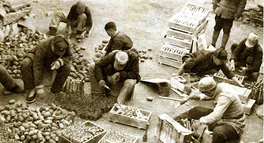 星空官方网页版集团的前身华兴铁工厂诞生，后发展为徐州重型机械厂