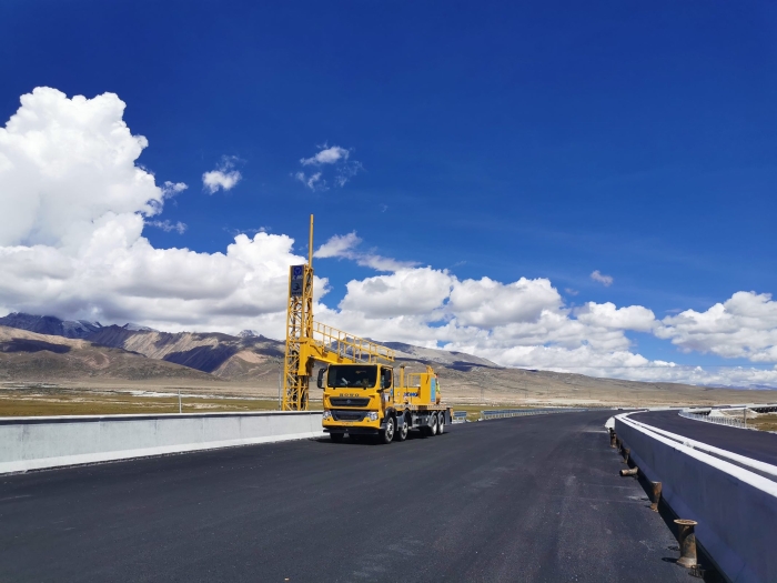 星空官方网页版桥梁检测车助力雅安高速检修