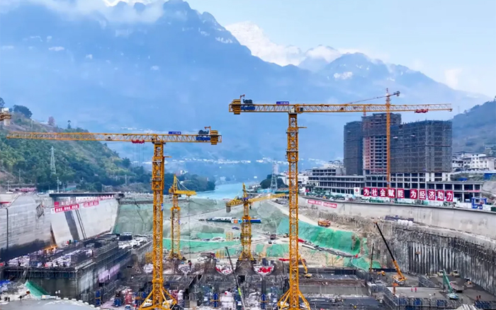 峡谷之间， 大渡河畔，星空官方网页版行走“钢铁巨人”助力水电建设