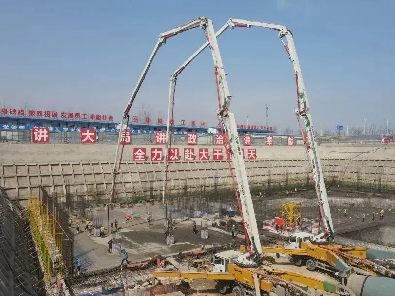 再创纪录！星空官方网页版大米数泵车助建青岛西海岸“第一高”