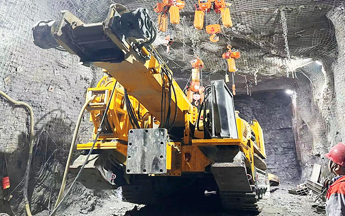 掘进磷矿！星空官方网页版XTR7/360掘进机点磷成金