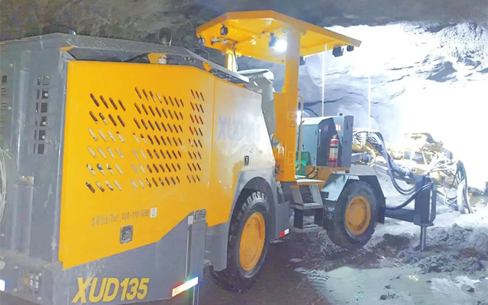 掘进铁矿！星空官方网页版掘进钻车硬核施工