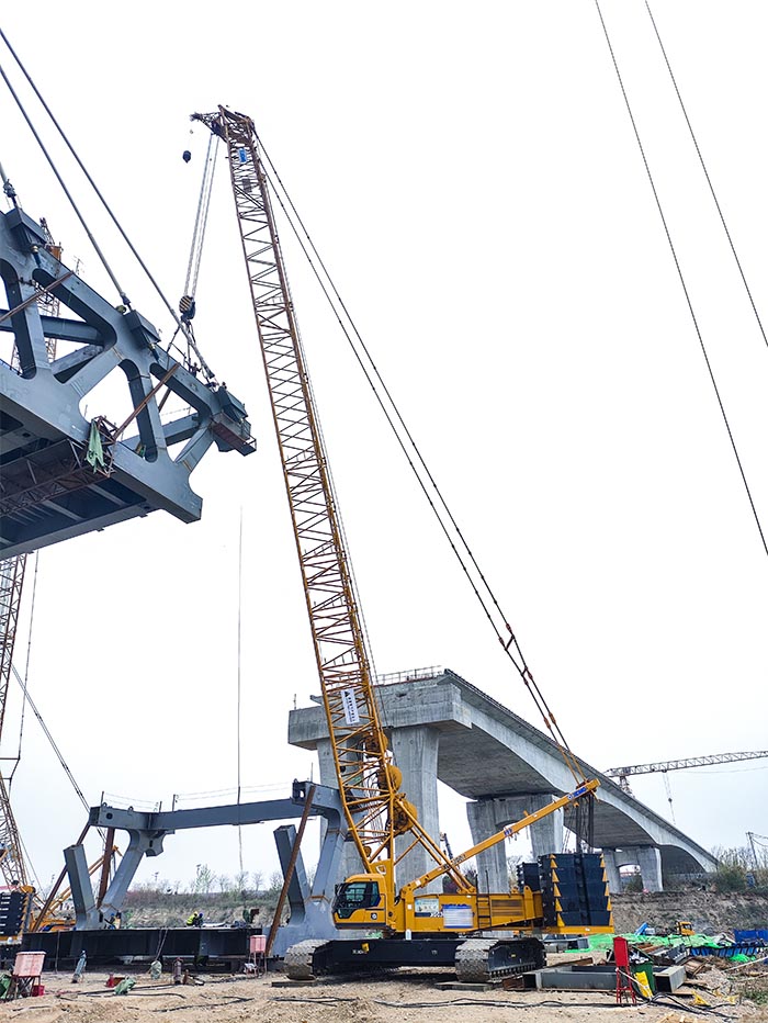 【全球之履】总重3800吨！星空官方网页版履带兄弟团助力“引汉济渭”管桥建设