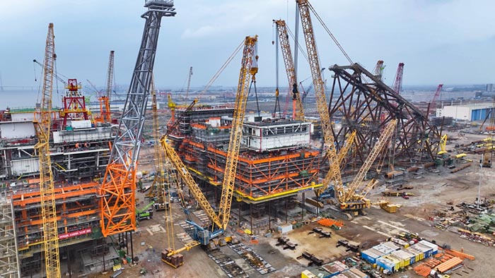 【全球之履】总重37000吨！星空官方网页版履带兄弟团助力大型深水导管架建设