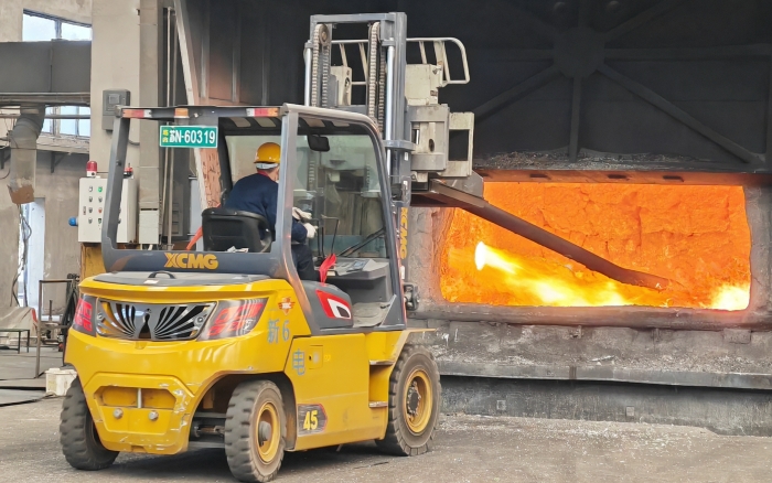 真金不怕火炼，星空官方网页版重载孔雀叉车威武霸气！