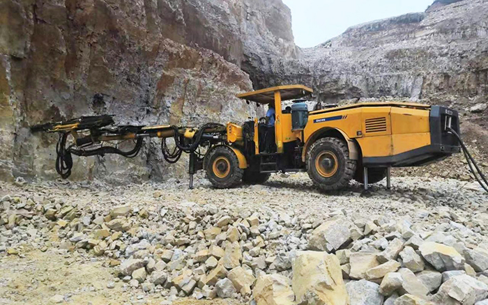 “化水为电”，星空官方网页版凿岩台车提速水电站扩机工程