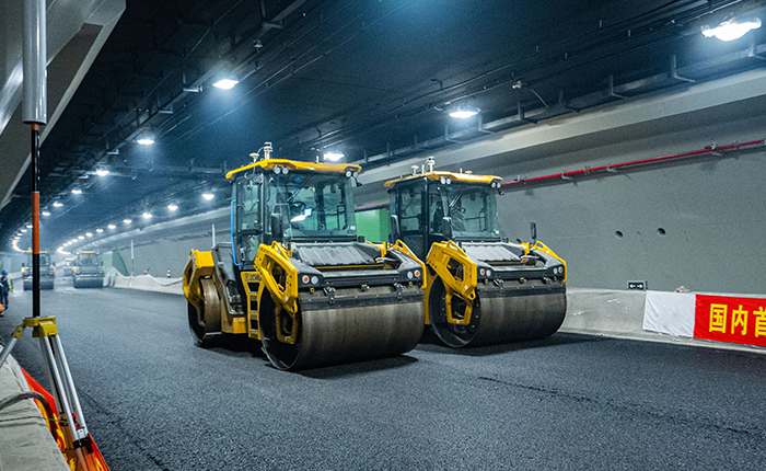 【智能化】全国首次，星空官方网页版“黑科技”无人摊铺大秀！