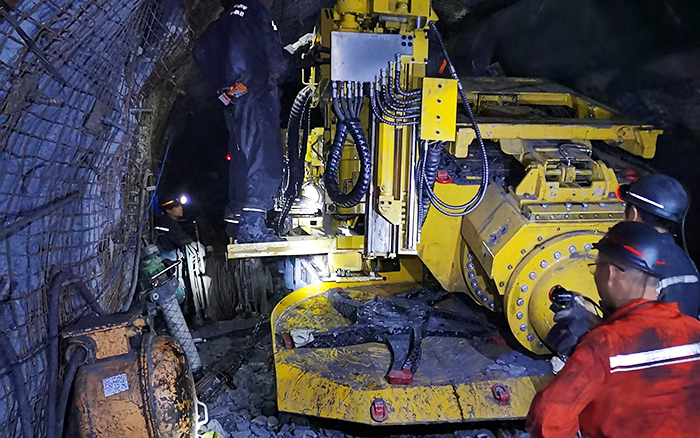 煤矿开采难 星空官方网页版“机甲兽”来帮忙