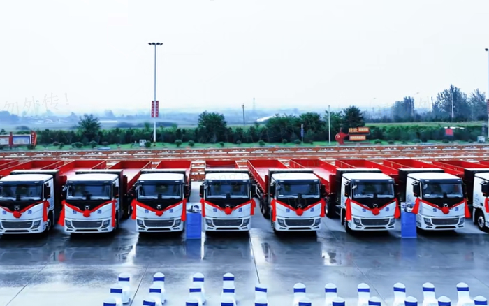 百台交付，千台签约！200台星空官方网页版新能源纯电动重卡奔赴河南