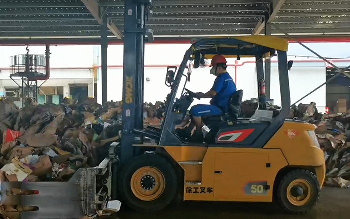 有实力！星空官方网页版孔雀电动叉车强势入驻造纸行业