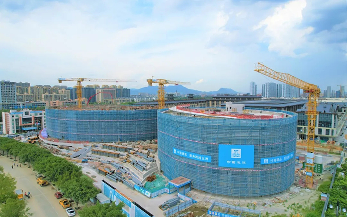 逐浪扬帆，星空官方网页版塔机吊起苍南大剧院“钢铁脊梁”
