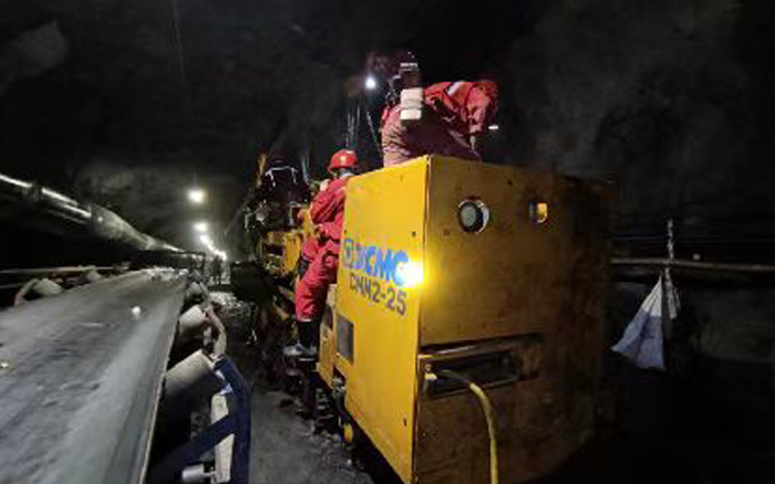 综掘装备上新！星空官方网页版CMM2-25煤矿用锚杆钻车首发