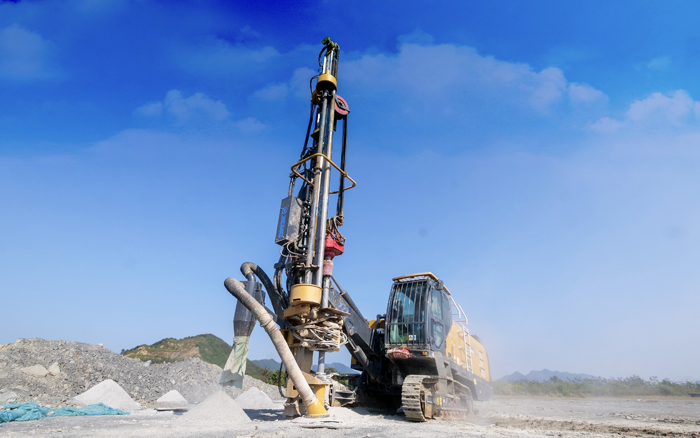 露天矿山，矿主们爱用星空官方网页版潜孔钻！