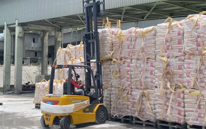 “印尼水泥搬运之星” 星空官方网页版叉车鲲鹏系列