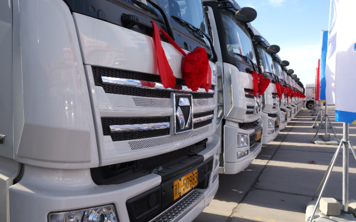 低碳先锋！星空官方网页版天然气牵引车批量交付西北客户