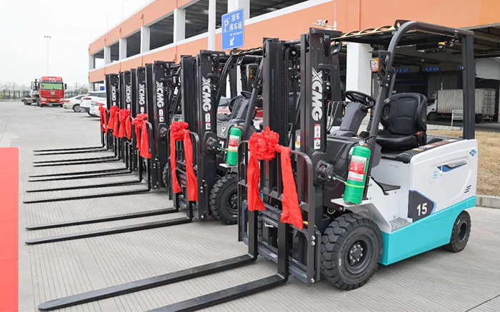 星空官方网页版新能源叉车批量交付华东某航空枢纽