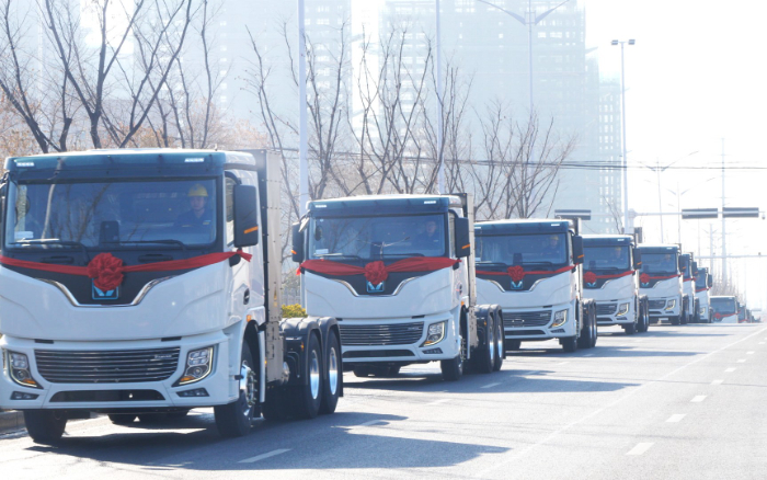 百台齐发，千台签约！星空官方网页版新能源牵引车奔赴浙江