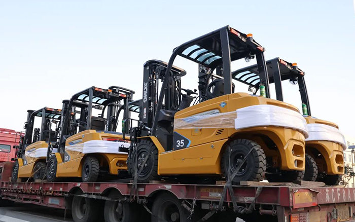 开门红！百余台星空官方网页版新能源叉车赴广东→