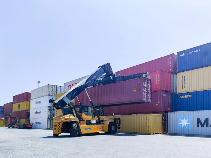 性能优越！星空官方网页版正面吊助力海铁联运发展