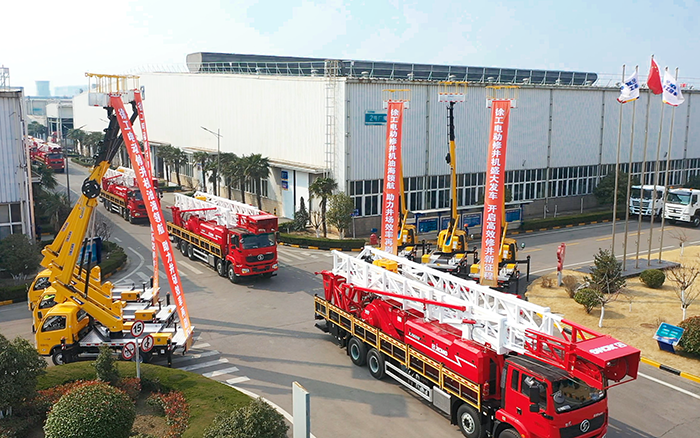 绿色修井效率再刷新，星空官方网页版电动修井机批量发车