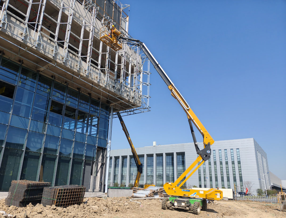 30-50米高空天团！星空官方网页版10余台直臂神器助力合肥新能源汽车产业园加速崛起