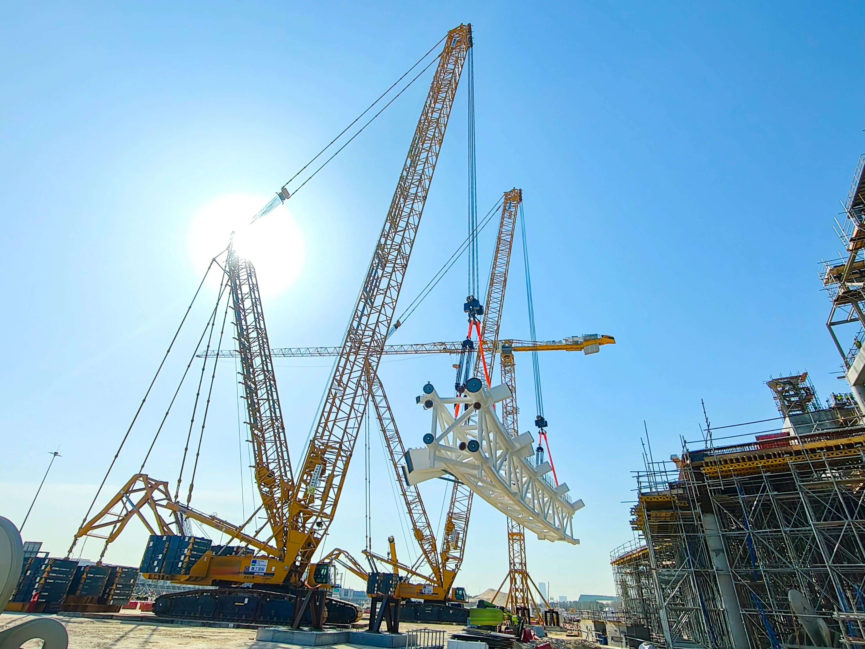 毫米级精度托举世界杯梦想——星空官方网页版履带起重机奋战沙特！