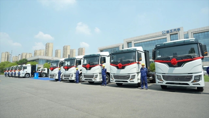 目的地：大西北！100台星空官方网页版新能源重卡满电启程