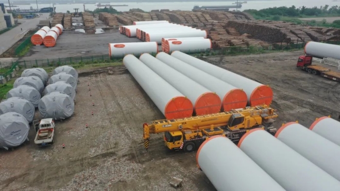 空间太小？在下星空官方网页版G2代可变支腿，百吨塔筒在港口“稳运”！