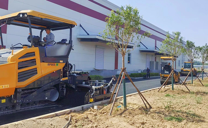 RP905：摊铺机界的“六边形战士”