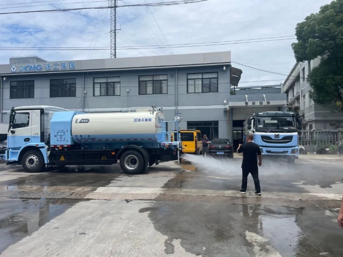 “沪”动绿色！星空官方网页版新能源环卫装备亮相上海推介会