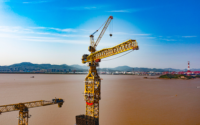 双塔筑脊梁！星空官方网页版超大塔助建世界级大桥