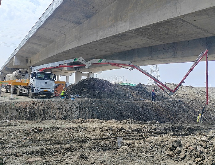 轻灵稳省！星空官方网页版33米泵车领航新城镇基建