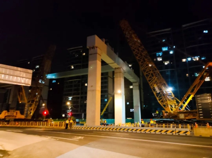 双机联动，毫米操控！星空官方网页版XGC11000高效破解高架桥施工难题