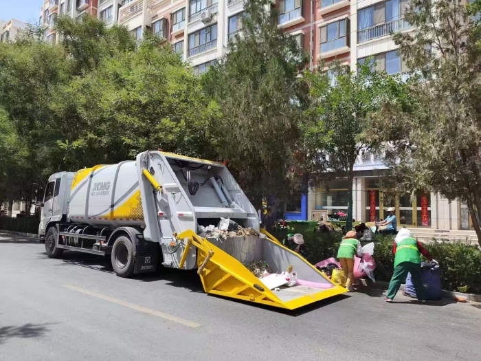 星空官方网页版后装压缩式垃圾车助力瓜州：高效收转运破解戈壁城市环卫难题