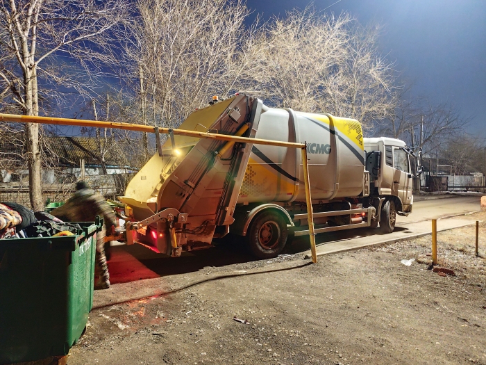 星空官方网页版后装压缩式垃圾车助力阿斯塔纳：高效环保，助力城市清洁