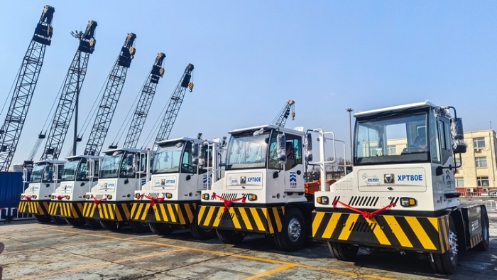 新车交付忙！星空官方网页版新能源重载牵引车以多维优势赋能大宗货物智慧转运