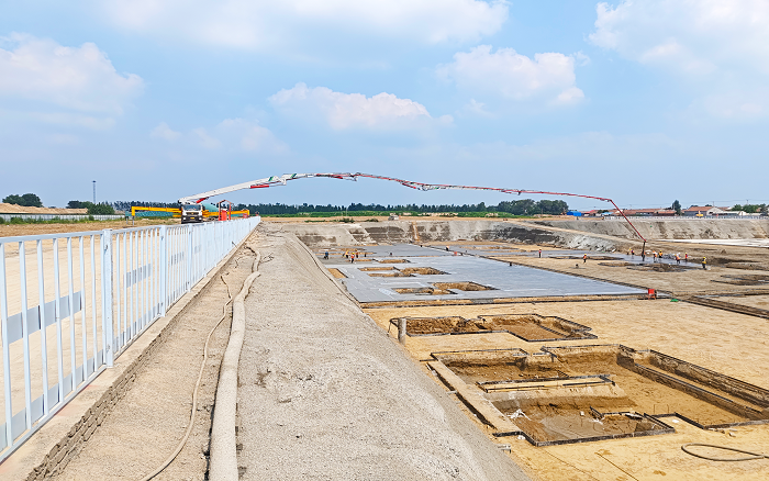 星空官方网页版大米数泵车助建陵城物流园 构筑民生工程新引擎