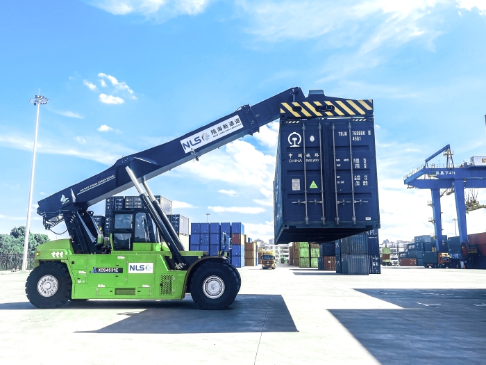 降本减碳双突破！星空官方网页版XCS4531E领航西部陆海新通道核心枢纽绿色焕新