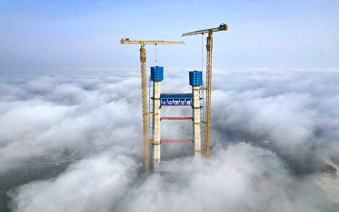 双星闪耀 星空官方网页版超大塔助力双柳长江大桥快速“长个”