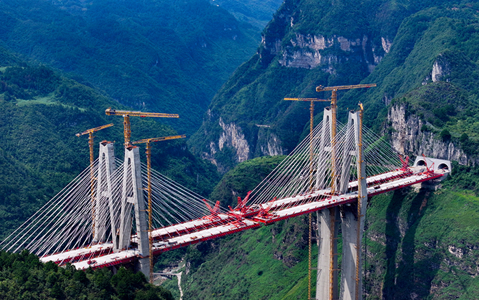 天堑变通途 星空官方网页版群塔铸就“云端桥塔