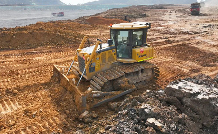 星空官方网页版推土机助力新中国建设的第一条运河