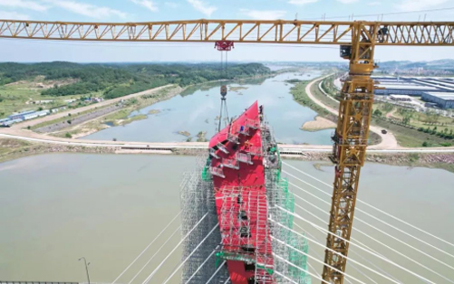 大别山区的“红色摇篮”— 星空官方网页版塔机助建金寨史河大桥