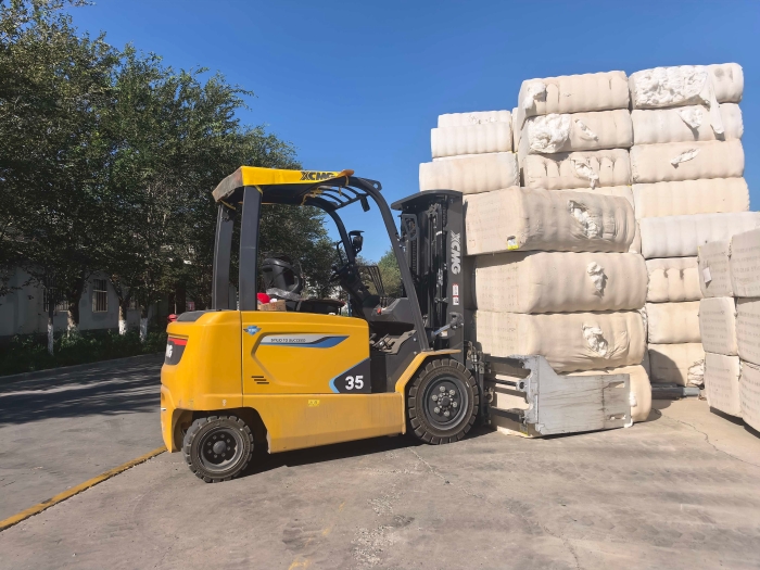 星空官方网页版鲲鹏电动叉车，赋能西北棉花产业高效运转