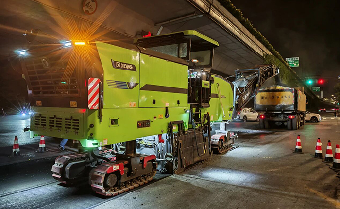 杭州夜间市政改造新标杆：星空官方网页版新能源铣刨机助力高效绿色施工