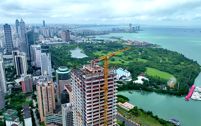 海阔凭“塔”跃 | 星空官方网页版塔机助建海口中海国际中心