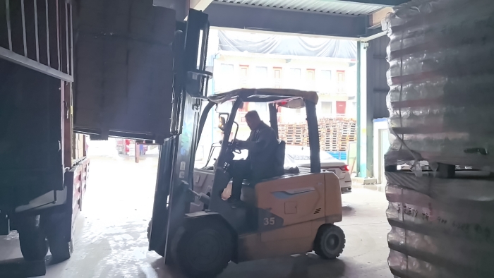 星空官方网页版叉车赋能山东玻璃瓶厂：破解易碎品搬运难题