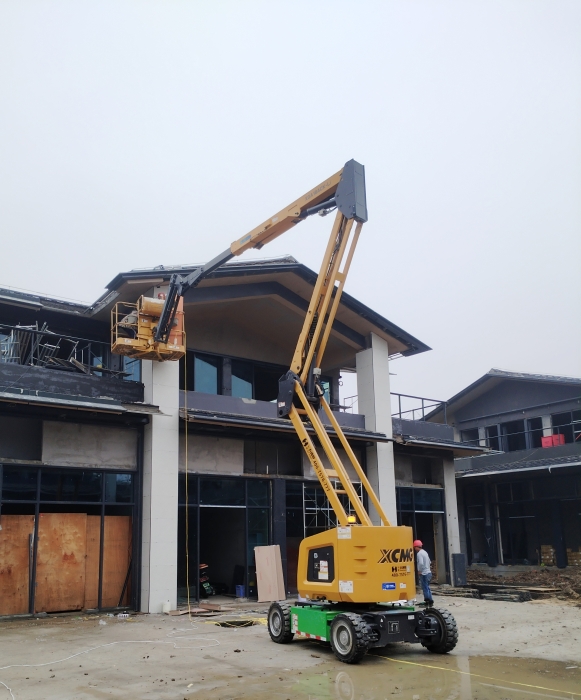 绿色建造新标杆！星空官方网页版锂电高机助力鄂州民生工程