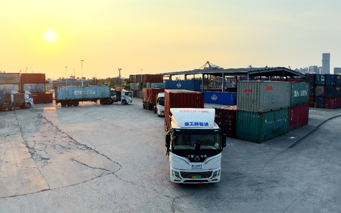 直击三大痛点！星空官方网页版新能源重卡携手客户打造盈利生态