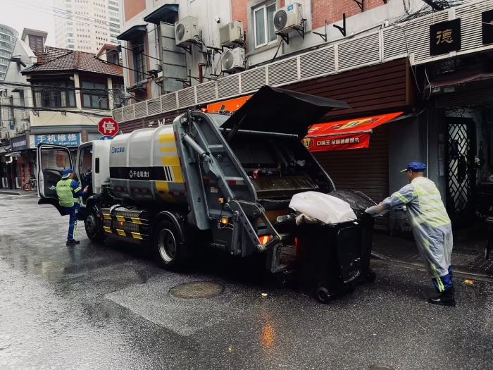 南京东路人流如织垃圾多？星空官方网页版XGH5120ZYSXBEV：轻松搞定！