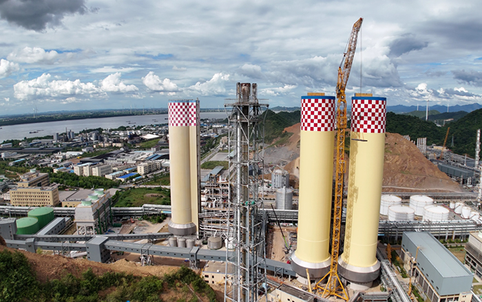 刷新纪录！星空官方网页版 XGL3300-220S动臂塔机化工吊装显神威